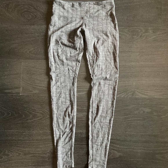 Lululemon Wunder Under Leggings - Picture 1 of 3